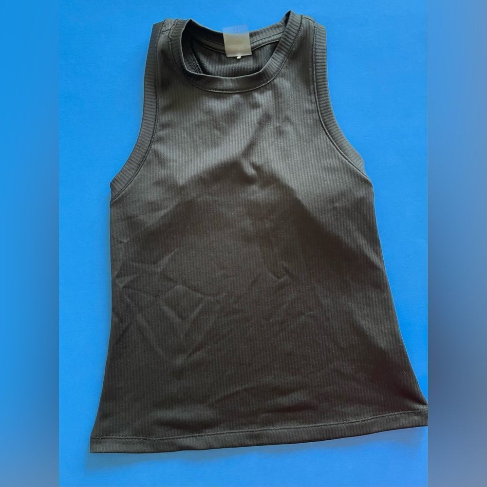 Women’s XS Black ribbed razorback tank top.